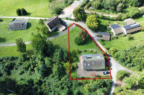 Großes Grundstück mit kleiner, weitläufiger Nachbarschaft