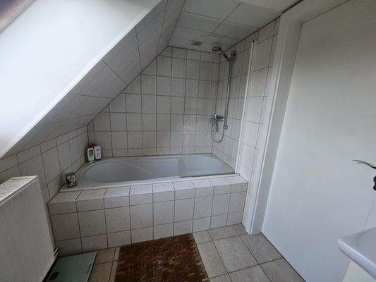 Bad im Dachgeschoss