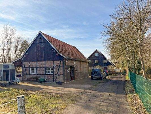 Zufahrt Haus Stall.jpg