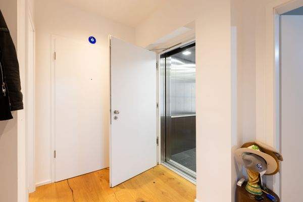 Zutritt über Aufzug