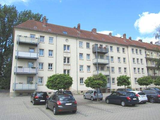 Objektansicht/ Parkplatz