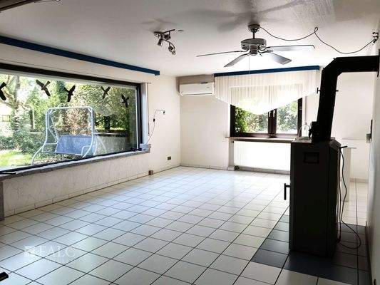 Wohnzimmer - Verbessert - (KI generiert)