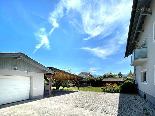 Ansicht Haus und Garage