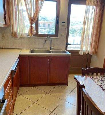 Kreta, Voukolies: Möblierte Wohnung im ersten Stock zu verkaufen