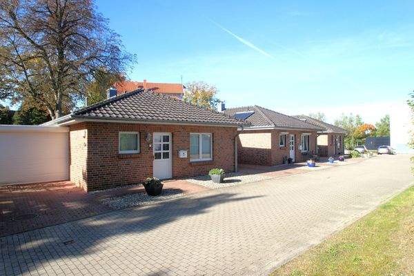 Ruhige Seitenlage mit den drei Bungalows