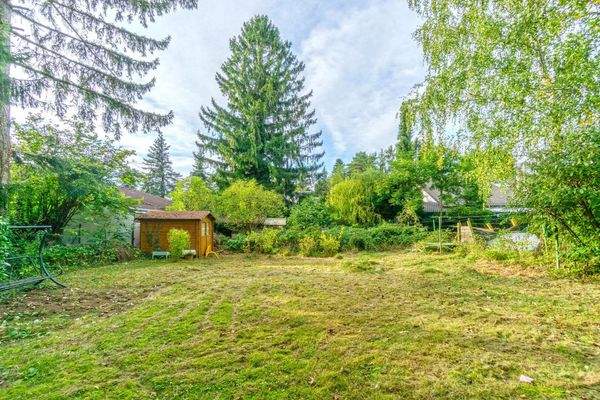 Garten NW mit Gartenhaus