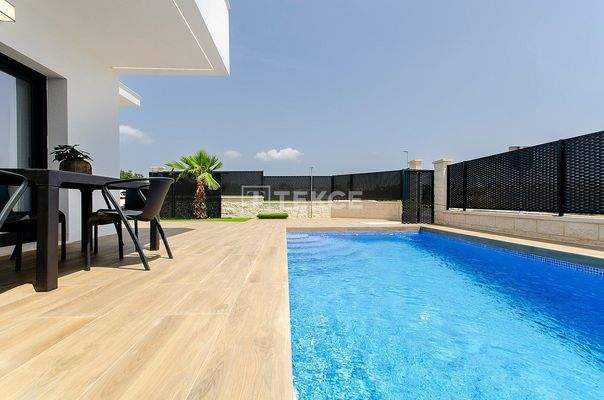 Detached Chic Golf Villas with Pools in Bigastro