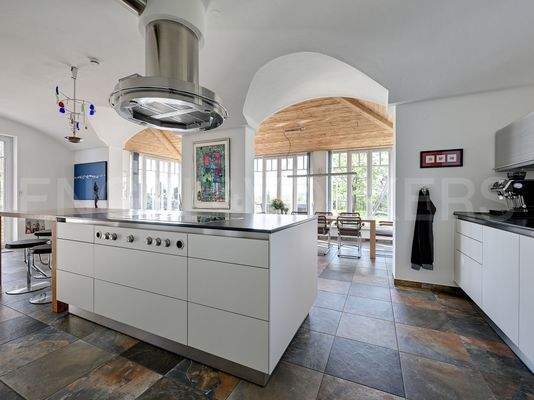 offene Küche mit Kochinsel