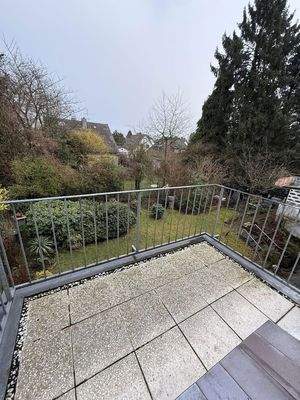 Balkon mit Blick in den Garten