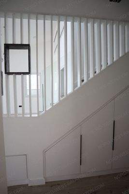 Einbauschränke unter der Treppe