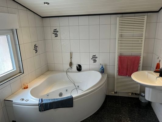 Nr. 35 Badezimmer (EG)