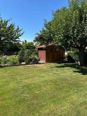 Garten mit Gartenhaus und Schuppen