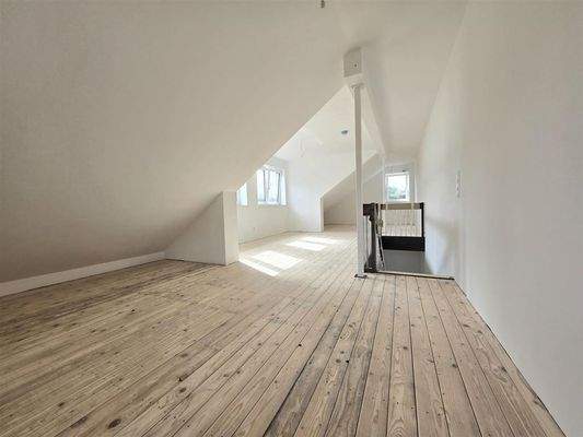 5. Zimmer oder 5. 6. und 7. Zimmer im Dachgeschoss