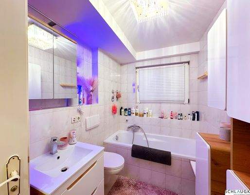 Badezimmer mit Badewanne - EG Wohnung