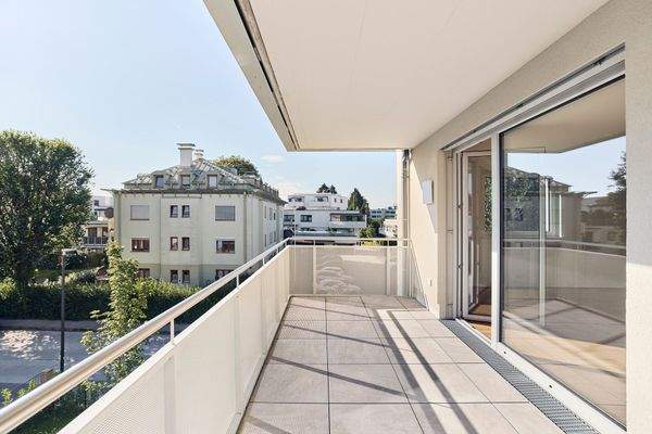 Toller überdachter West-Balkon