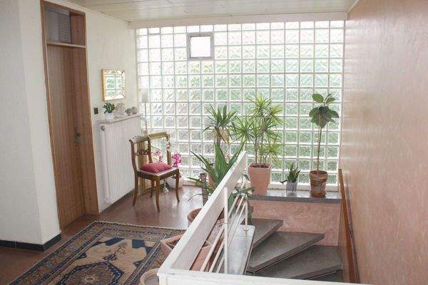 ... hinauf zur Hauptwohnung ...