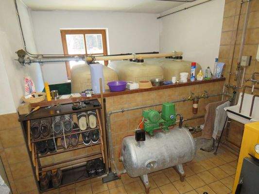 Öltanks und Druckwasserkessel