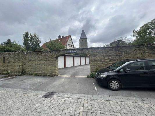 Garagenhof Einfahrt