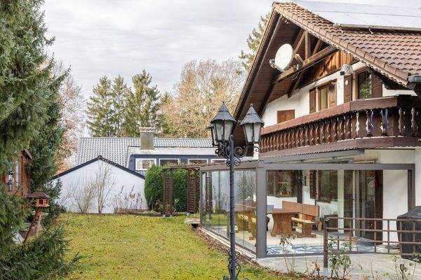 Großzügiges Wohnhaus mit Garten, Wintergarten & PV – ruhig gelegenes Raumwunder