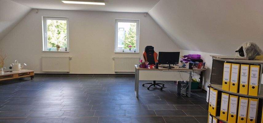 Lager / Büro im OG