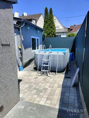 Außenbereich mit Aufstellpool