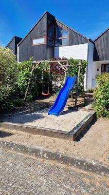 Kleiner Spielplatz im Innenhof der Anlage