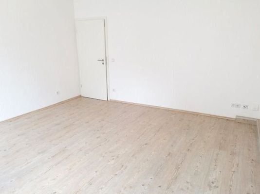 Wohnzimmer mit Platz für Esstisch