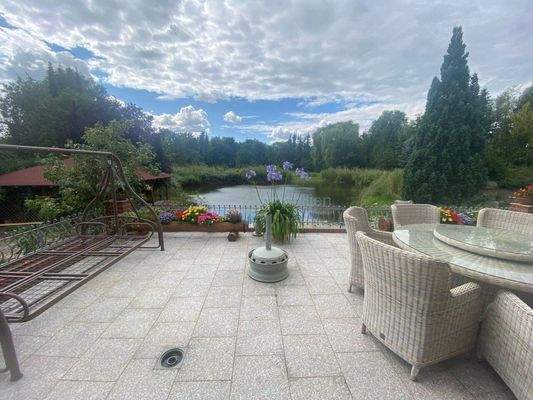 Terrassenausblick Teich