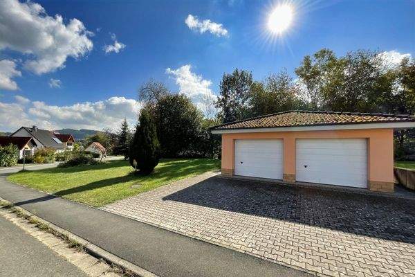 Grundstück mit Garage