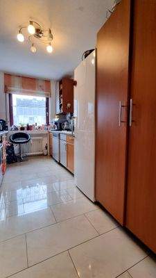 Küche mit Einbauküche rechts.jpg