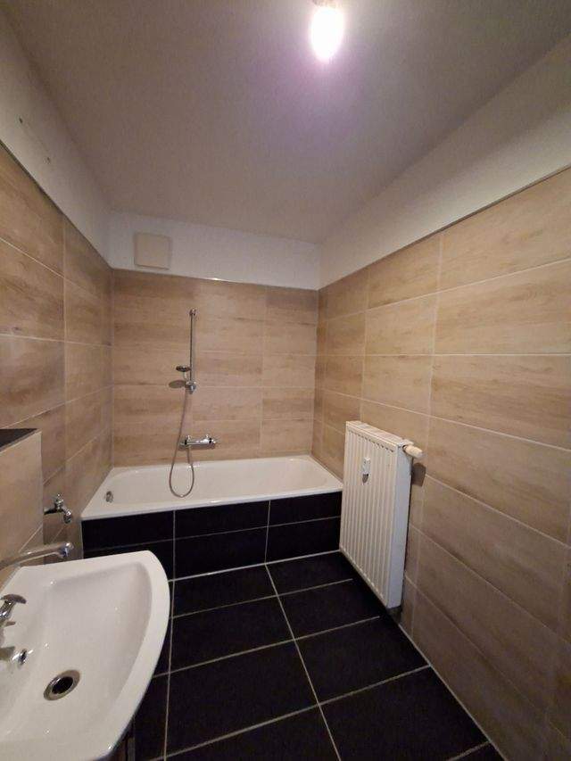 Neu sanierte 3 Raum Dachgeschosswohnung Zwickau Pölbitz ab sofort zu vermieten - Photo 4