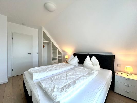 1. Schlafzimmer OG Bild-03.jpeg