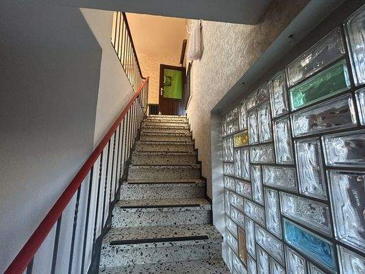 Treppe zur Einliegerwohnung im Dachgeschoss
