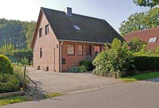 Hausansicht von der Straßenseite