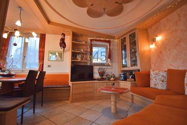 Großzügige Villa mit Privatgarten, unabhängiger Dependance und Gemeinschaftspool 