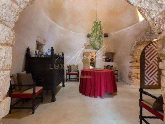 Trulli aus dem 17. Jahrhundert mit Pool