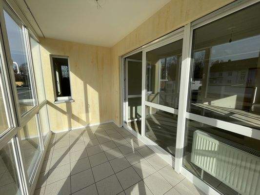 Blick vom Wintergarten zu dem kleinen Fenster im Schlafzimmer