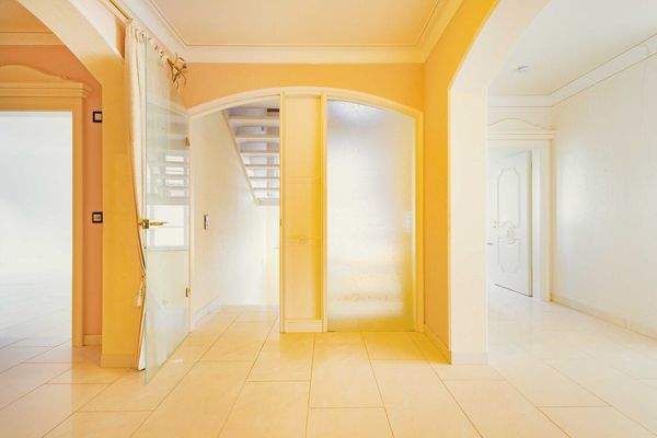 Entrée und Haupttreppenhaus