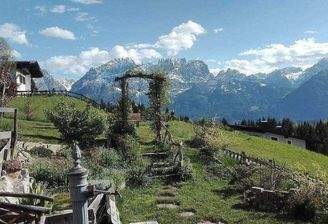 Garten mit Bergblick.jpg