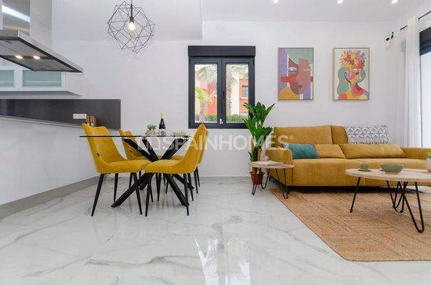 Detached Houses with Private Swimming Pools in Torrevieja Alicante