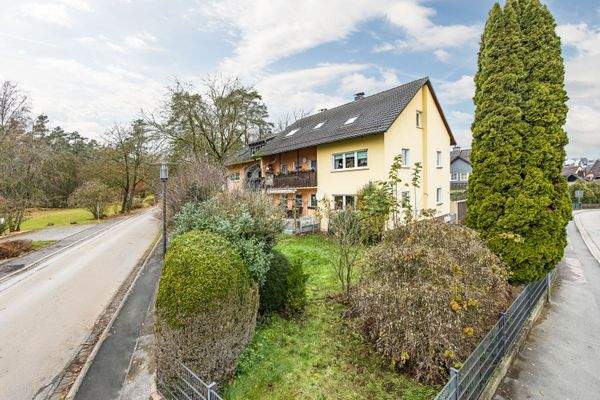 Seitenansicht des Hauses mit Blick auf Terrasse un