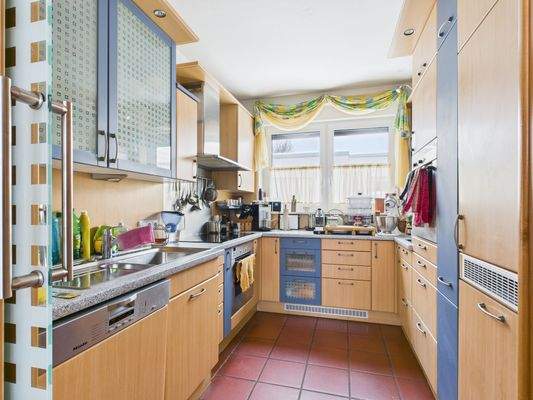 Moderne EBK mit vielen Extras!