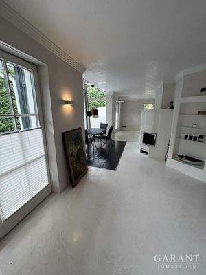 Heller Wohn-/Essbereich