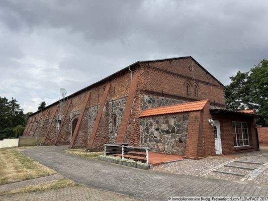 Scheune und Frühstücksraum für Pensionsgäste