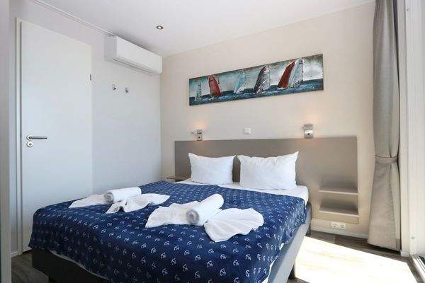 Das erste Schlafzimmer