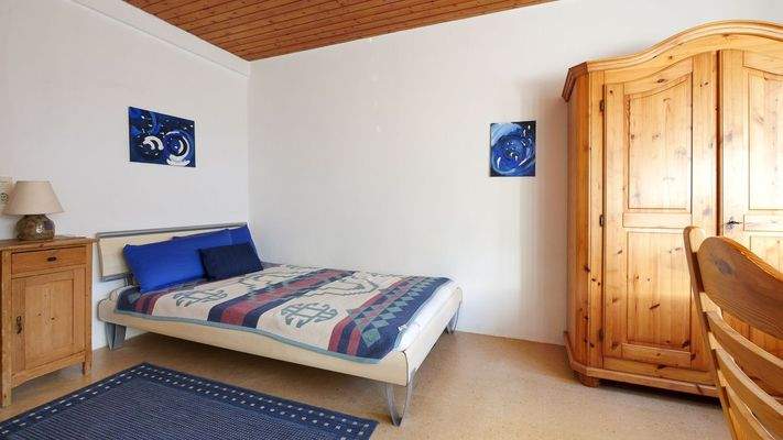 185 Schlafzimmer mit Einzelbett Schrank (1 von 1).