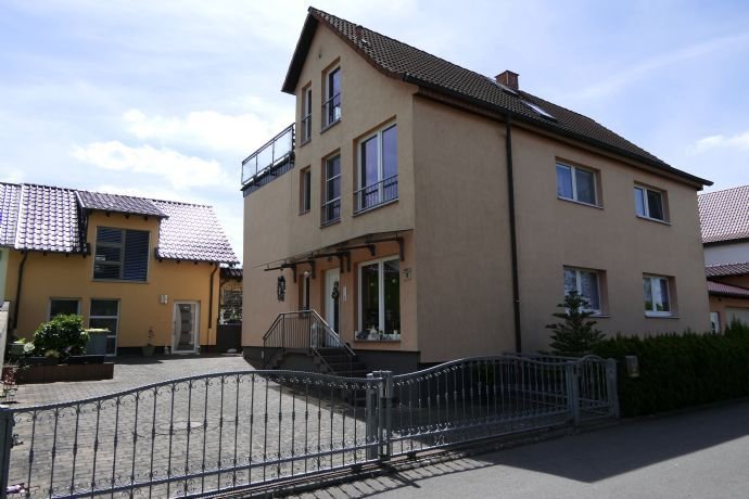 2-Familienhaus mit sep. Wohnung im Nebengebäude