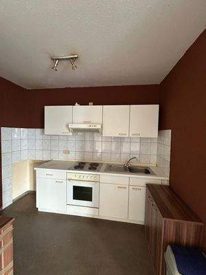 Küche unrenoviert.jpeg