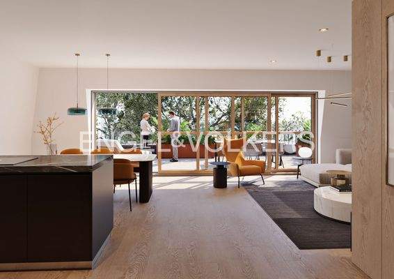 Große Fensterfront mit Zugang zur Terrasse