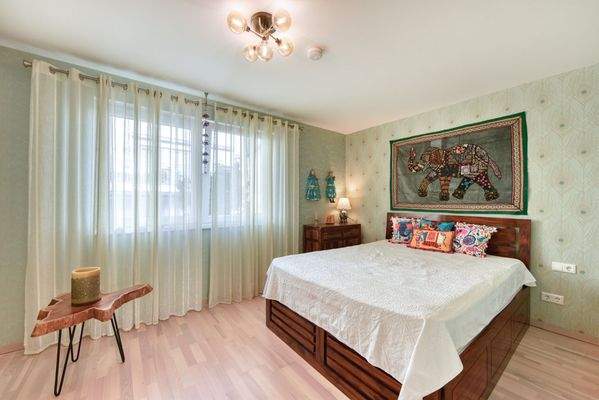 OG, Schlafen v. Tür